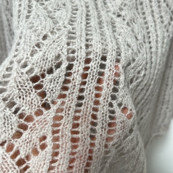 Free people open crochet Off-Shoulder wool alpaca blend Sweater Gray size M - Picture 4 of 6